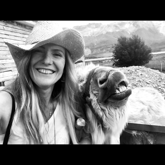 Meet your Posher, Kylie - Picture 1 of 1